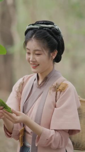 灾荒年，小农女有满仓鱼肉海报