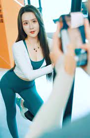 女王的极品画师海报