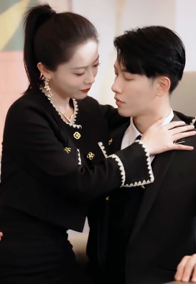 虐完我，季总悔不当初海报