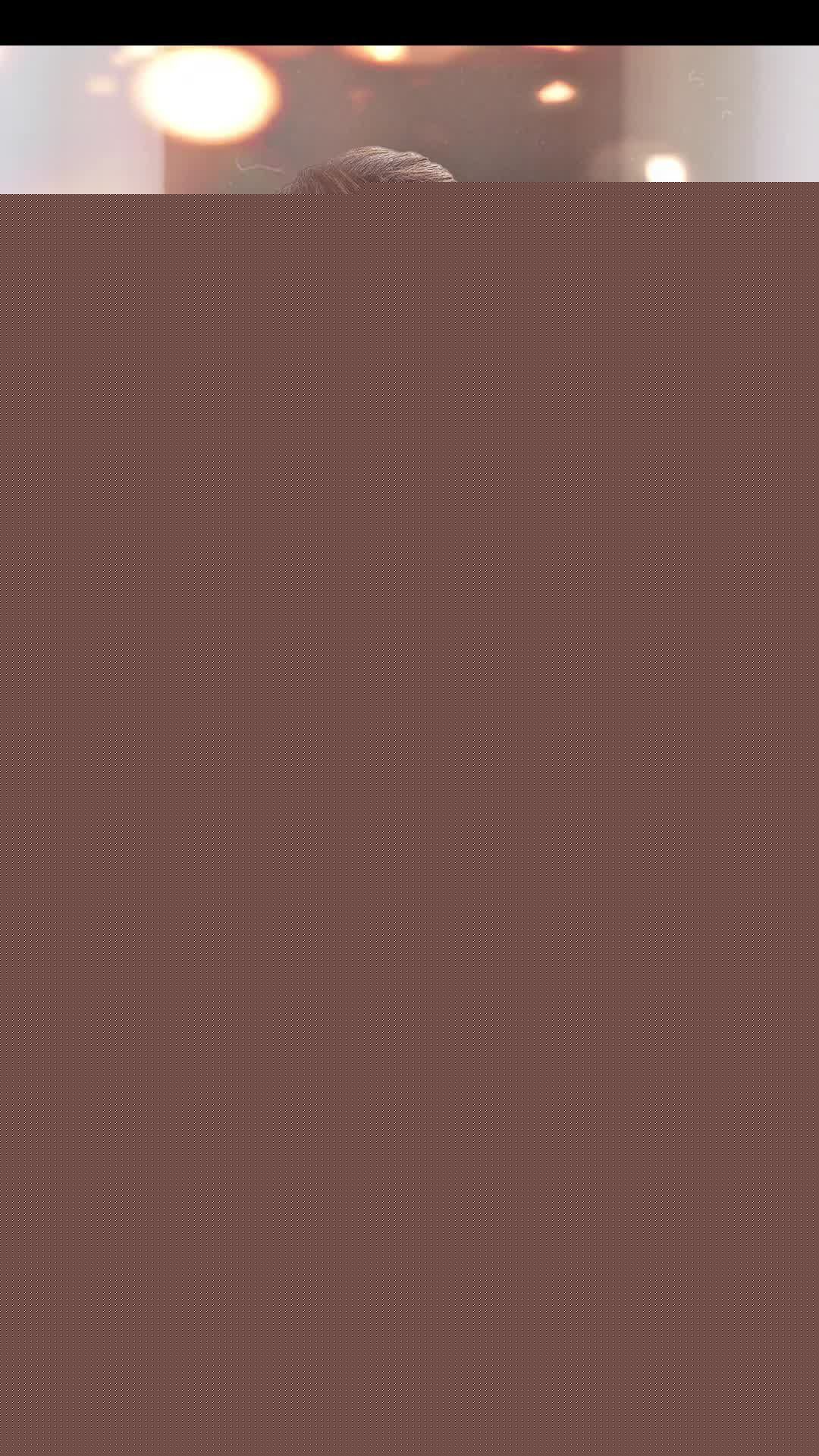 尘埃里的花朵海报